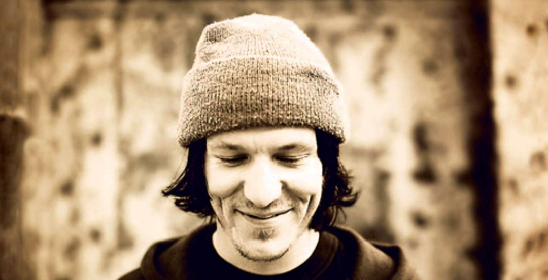 Elliott Smith's 'Pretty (Ugly Before)' Gets A Limited 7 Inch Repress In Electric Blue & White