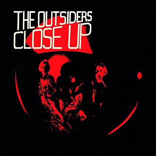 Outsiders: CLOSE UP